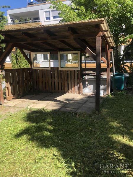 * Charmante Dachstudiowohnung inkl. eigenen Garten* Sofort frei *